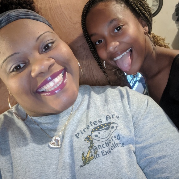 Meet your Posher, Latasha - Picture 2 of 5